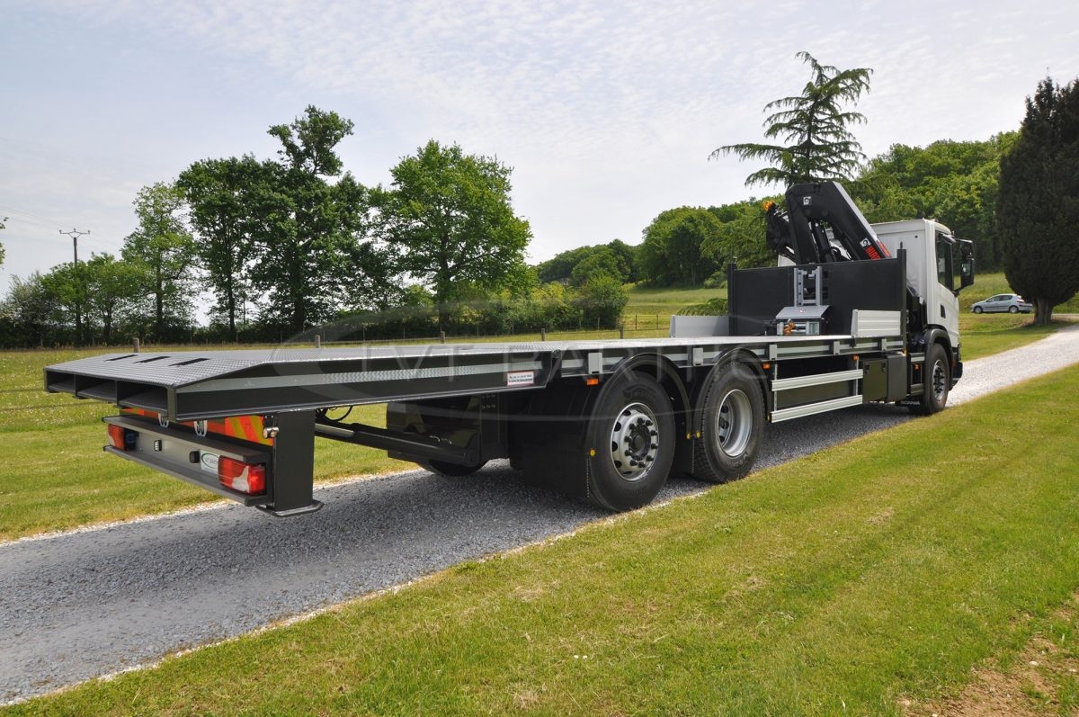 Carrosserie Scania grue Hiab 228