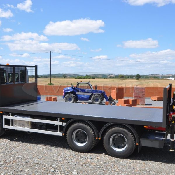 Carrossage Iveco Trakker 410 avec grue HMF 1520