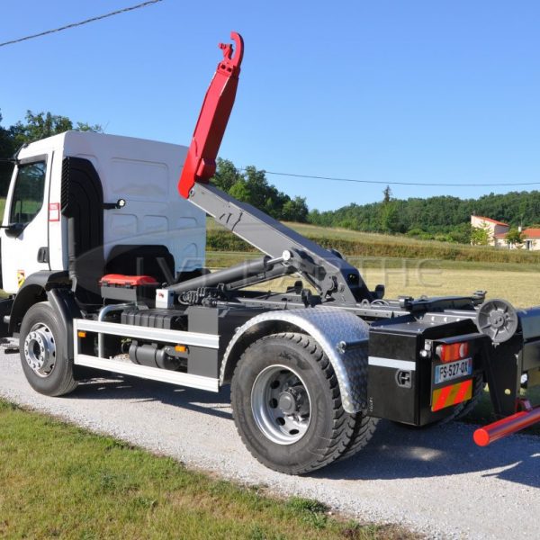 Carrossage polybenne sur porteur d’occasion