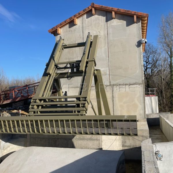 Dégrilleur, clapet et vérins de vannes (81)