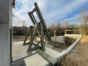 Ensemble dégrilleur clapet et vérins de vannes